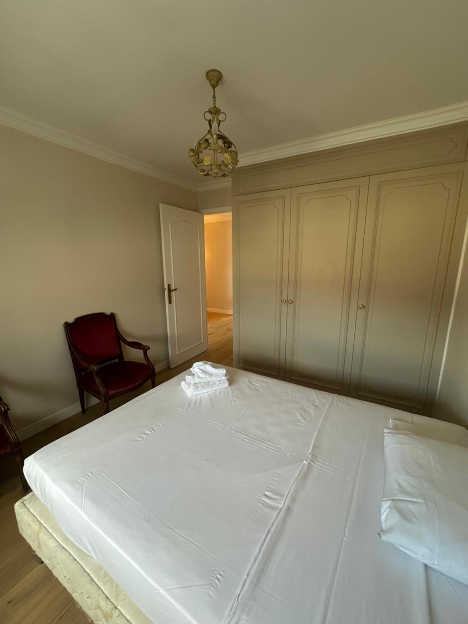 Vue Panoramique Pour Ce 3 Pieces A 7 Minutes A Pied Du Palais Du Festival * Cannes